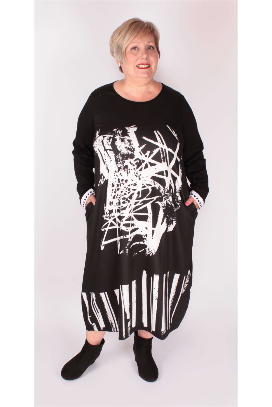 Robe Magazine Imprimé Fond Noir Robe Magazine Imprimé Fond Noir